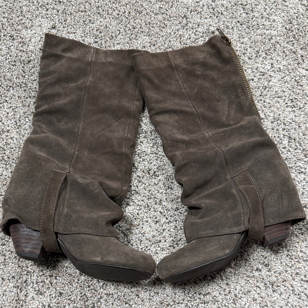 Women's Suede Mid-Calf Boots in Brown